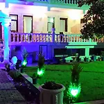 Keramos Boutique فندق